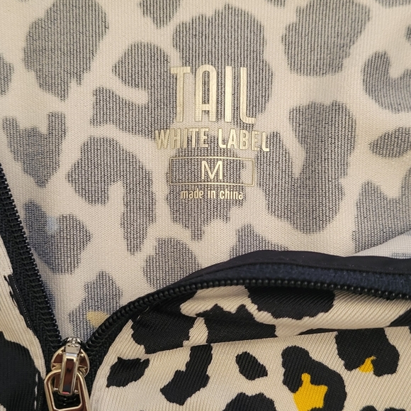 Tail white label quarter zip animal print shirt size meduim - Picture 4 of 4